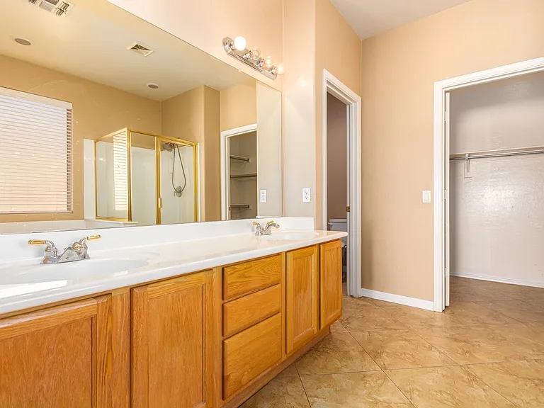 3556 E Hampton Ln — Photo 17
