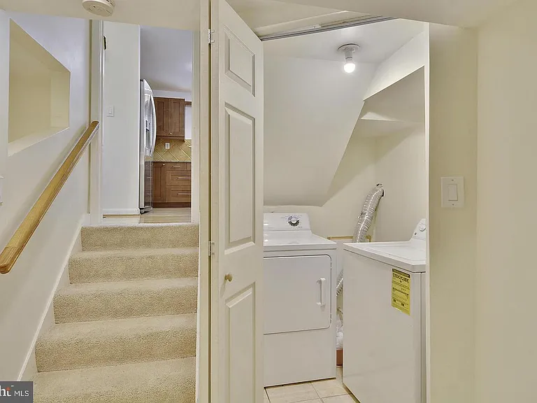 717 Hillsboro Dr — Photo 5
