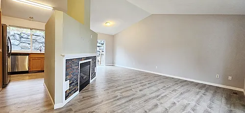 404 Comet St Photo 1