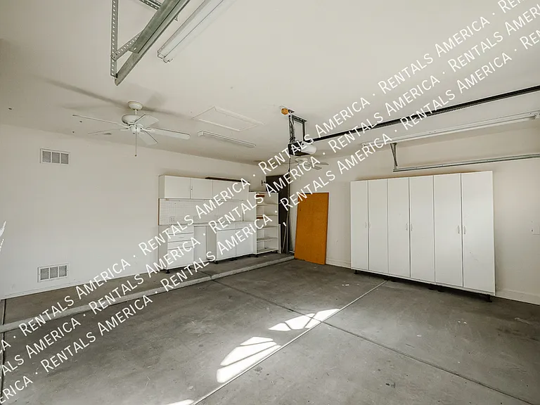 2614 W Florentine Rd — Photo 43