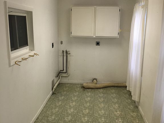 3rd image of 10160 Manila Ave