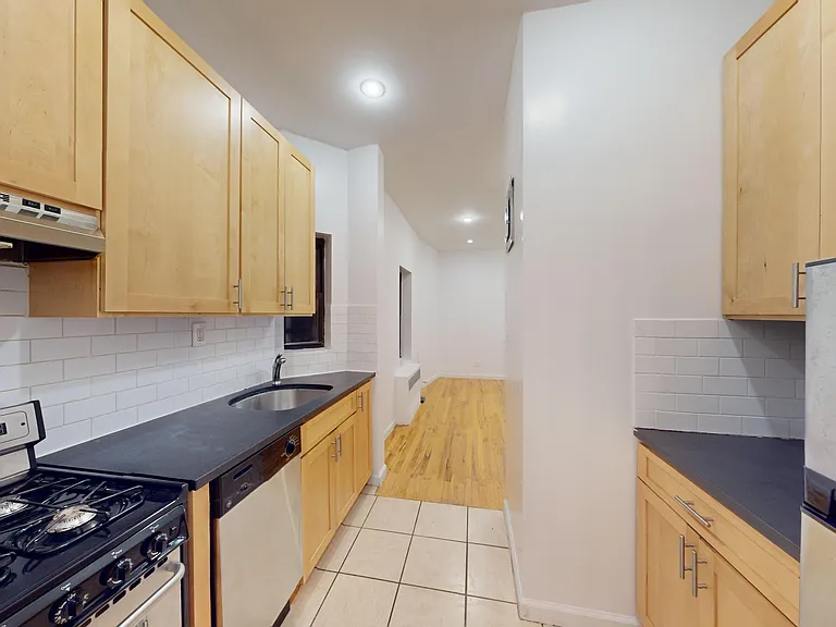 500 E 76th St #5FS — Photo 2