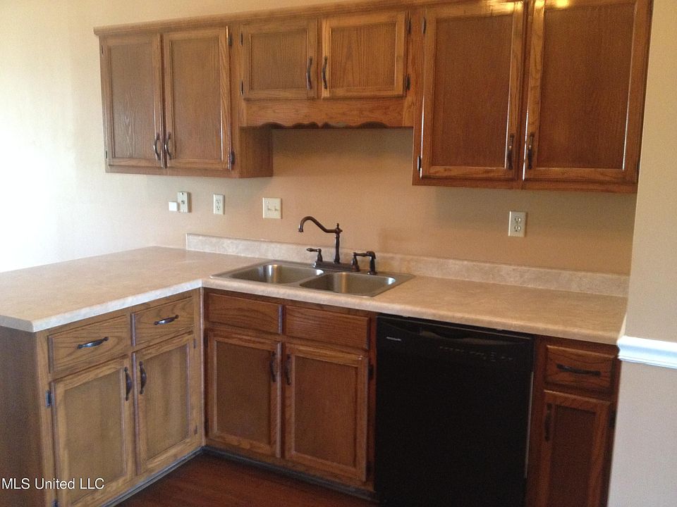1st image of 5865 Kentwood Dr