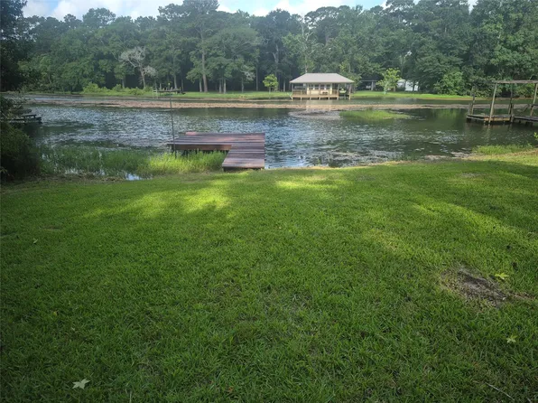 8312 Elm Dr, Montgomery, TX 77316