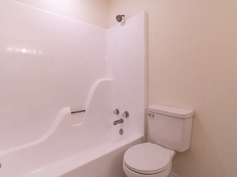 1214 Sycamore Dr — Photo 25