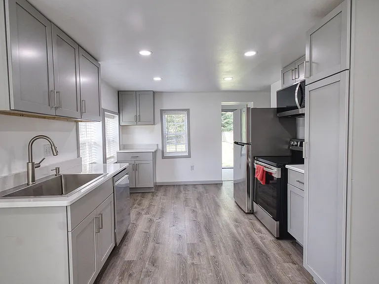3494 Ludlow Ave — Photo 10