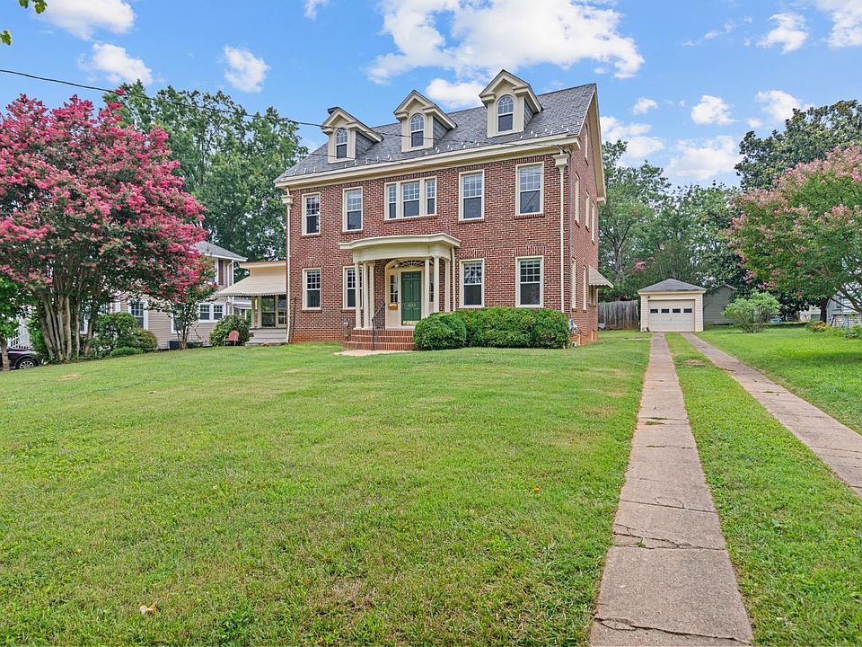 1st image of 104 Connecticut Ave