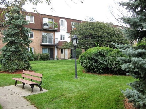 3rd image of 9468 Bay Colony Dr APT 2S