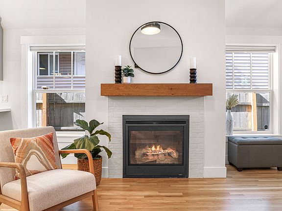 Remote controlled gas fireplace