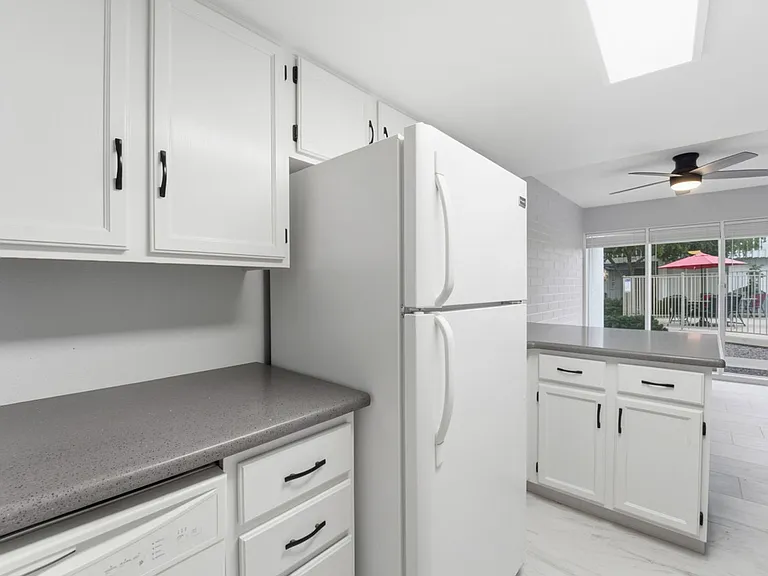 1734 W Tuckey Ln #16 — Photo 7