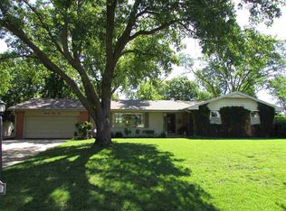 2410 SW Meadow Ct, Topeka, KS 66614