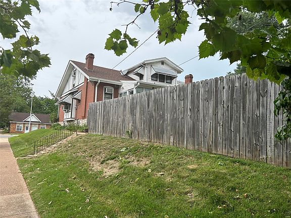 4th image of 5054 S Grand Blvd