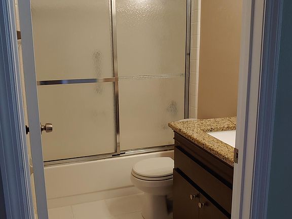 5th image of 112 Gloucester Blvd