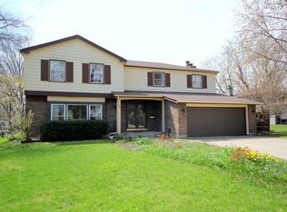 607 Harvard Ln, Libertyville, IL 60048