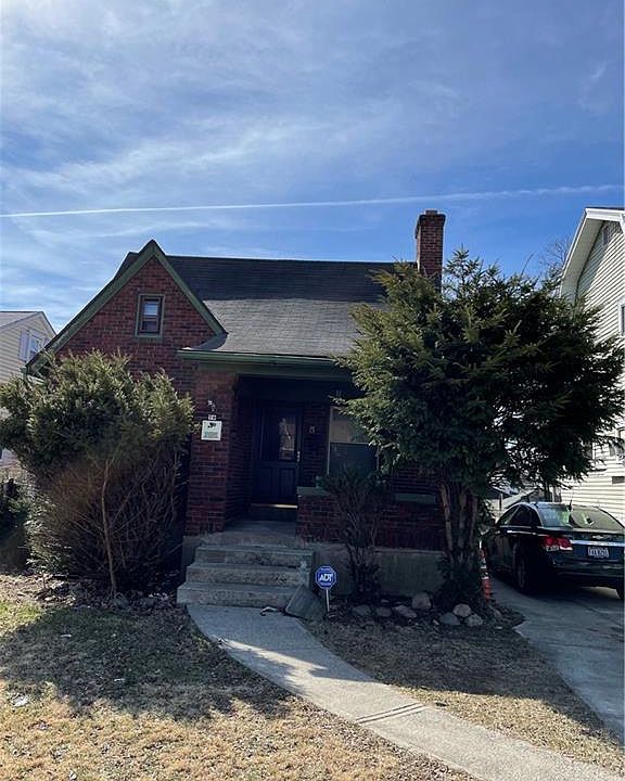 1st image of 70 E Hillcrest Ave
