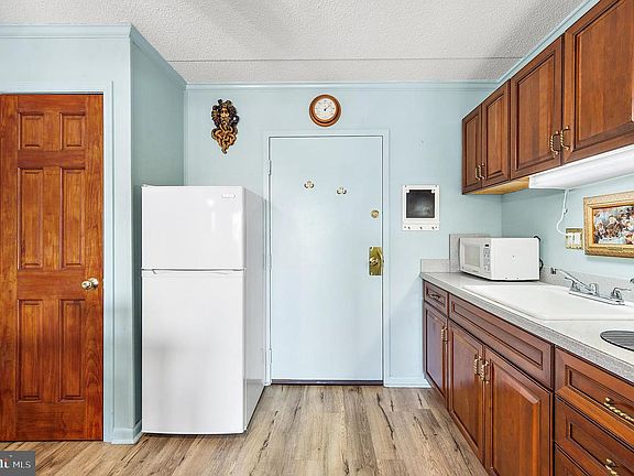 4th image of 2301 Philadelphia Ave #406