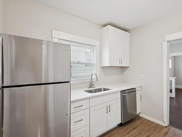 2302 Saratoga Ave — Photo 5
