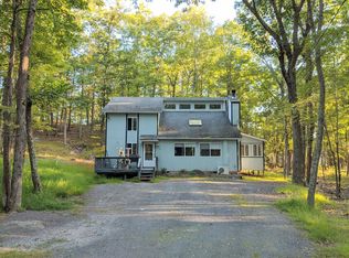 806 Pinto Ct, Lords Valley, PA 18428