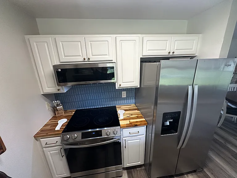 320 W Voorhis Ave — Photo 4