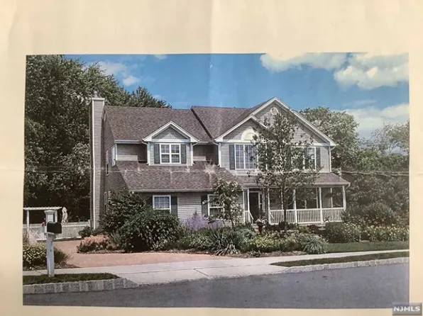 18 Country Meadow Ln, Boonton, NJ 07005