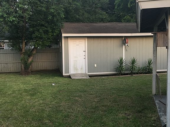 4th image of 1523 N Avenue F