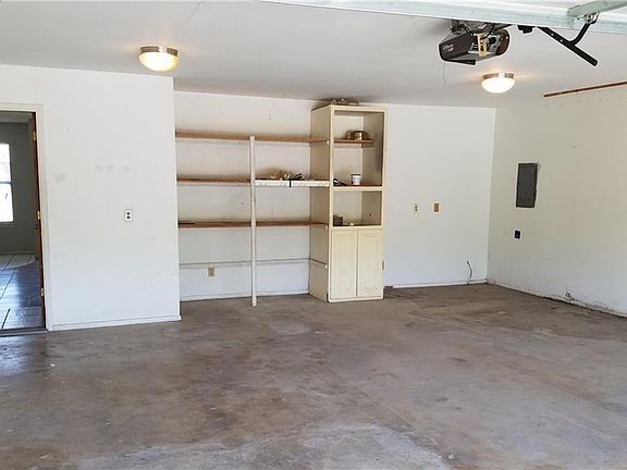 4th image of 305 Lois St