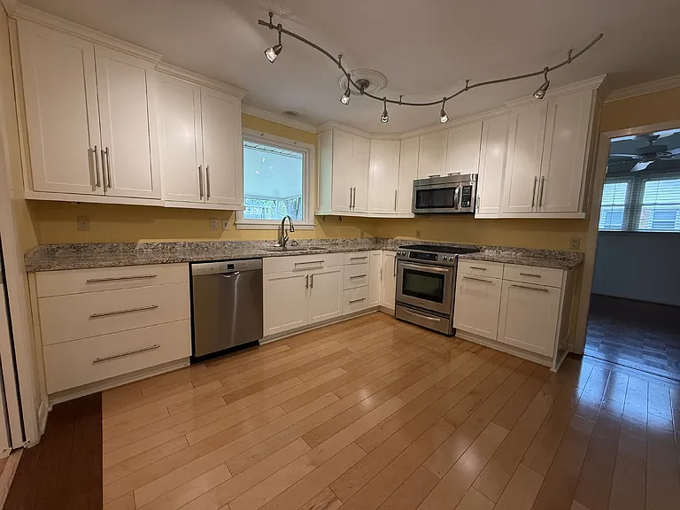 413 Harolds Dr NW — Photo 9
