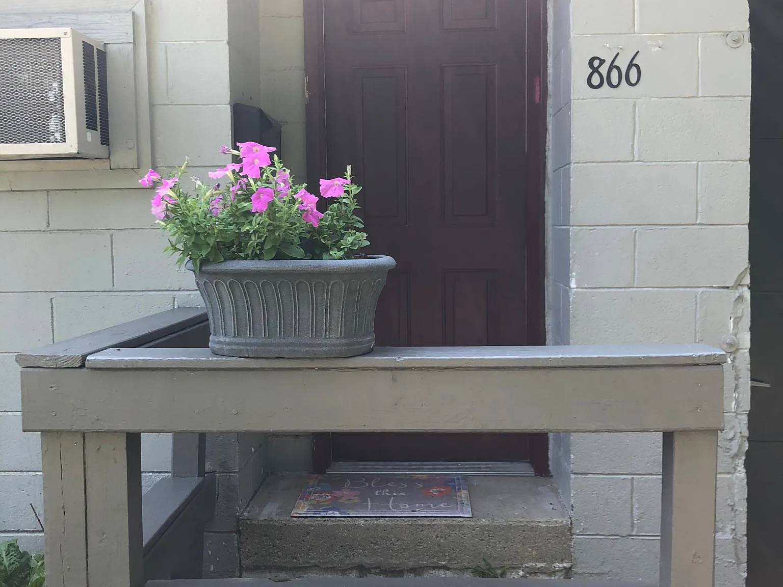 Private entrance_ no neighbors right on top of you_ Which is very nice.Private Drive