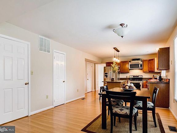 5th image of 7 Summerwood Dr