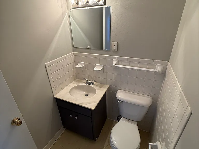 Charlestown House Apartments — Photo 16
