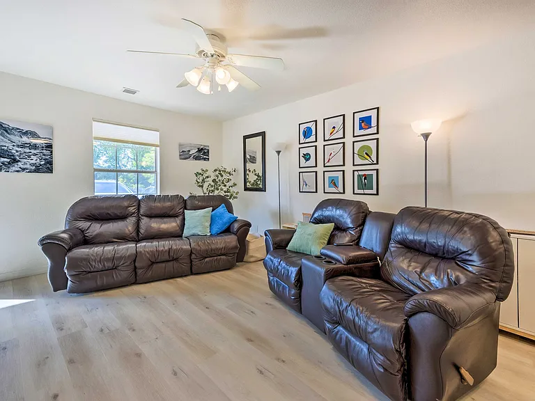 1128 N Iron Horse Dr — Photo 4
