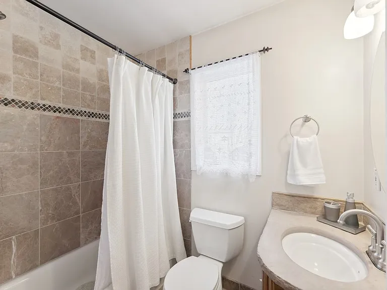 21 Harbor View Ave — Photo 7