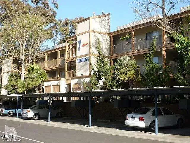 2 bed, 2.0 bath, 942 sqft, $3,000 — Photo 2