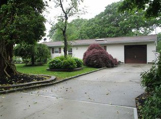 44 Abinet Ct, Selden, NY 11784