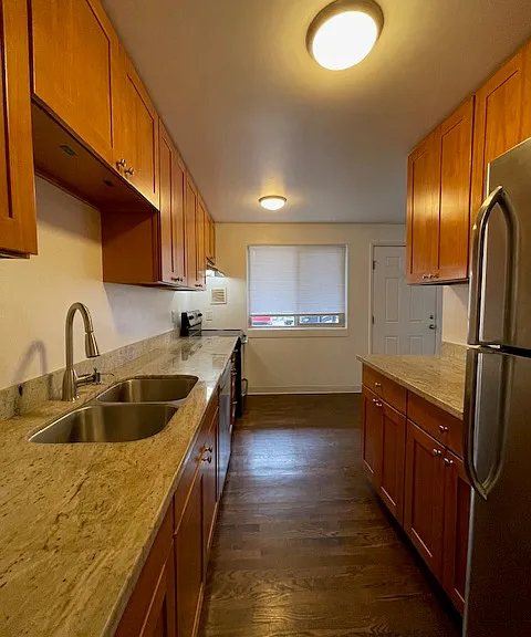 Brandon Court — Photo 2