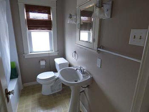 3rd image of 176 Nassau Ave Uppr #