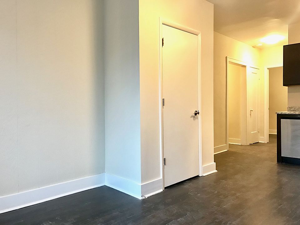 1st image of 922 W Newport Ave APT 2