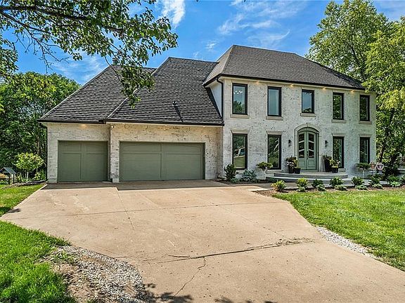 3rd image of 18100 Windsor Dr