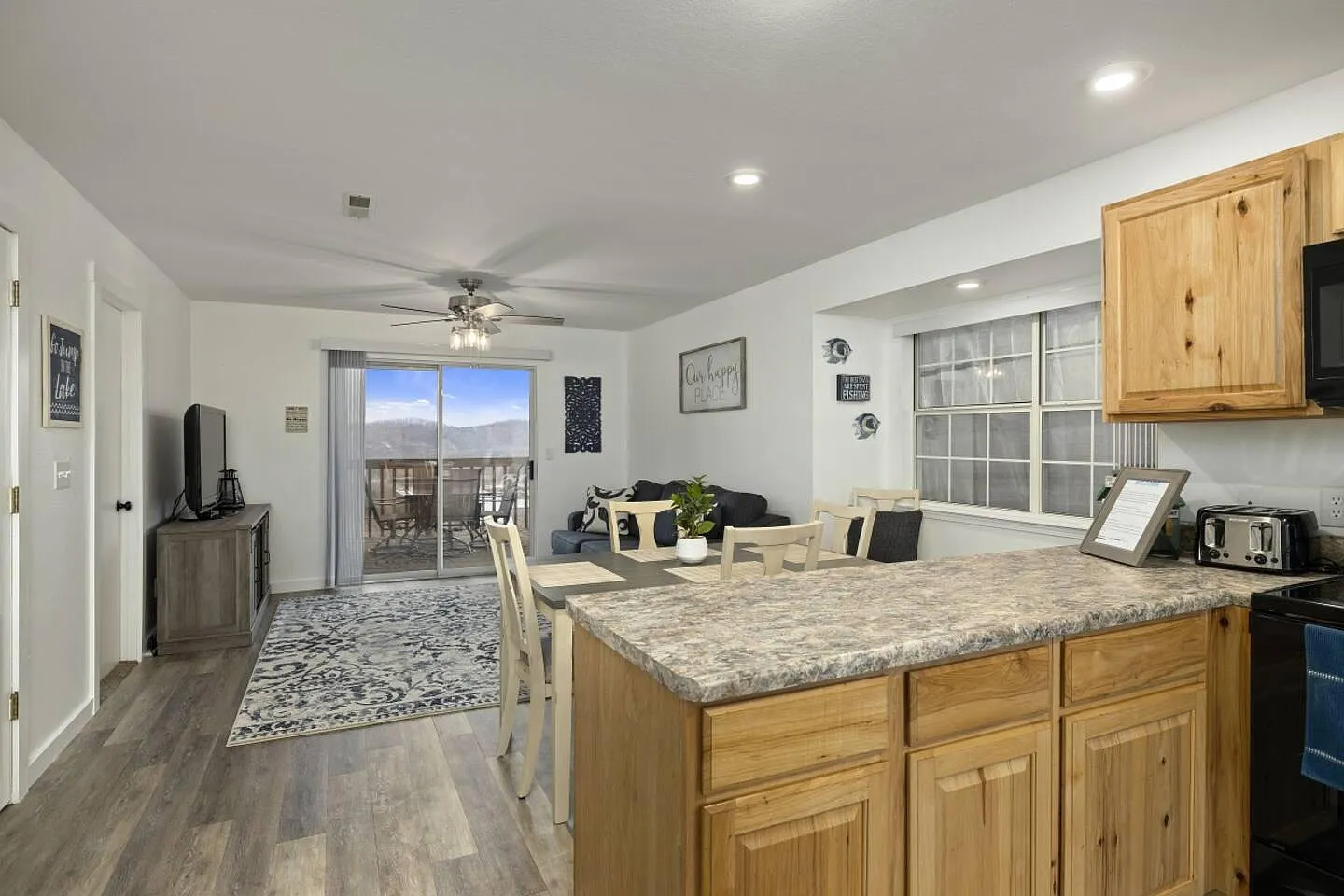 38 Lantern Bay Ln — Photo 2