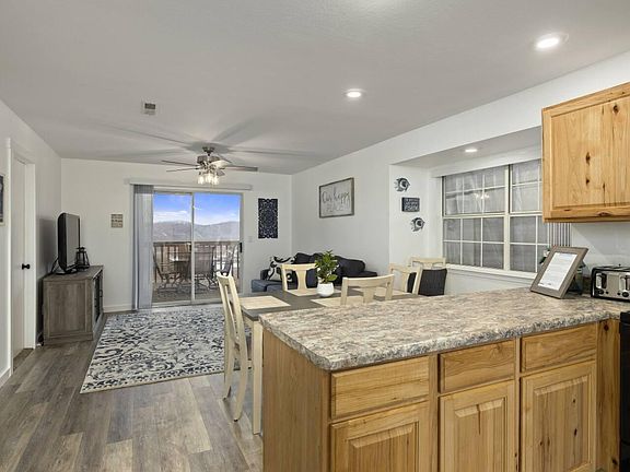 2nd image of 38 Lantern Bay Ln #4