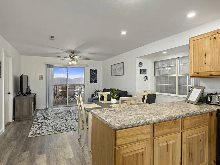 38 Lantern Bay Ln #4 — Photo 2