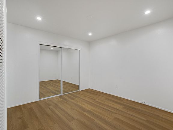4th image of 10 Lupine Ave APT 4
