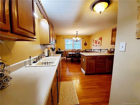 4th image of 45 Sunny Ln