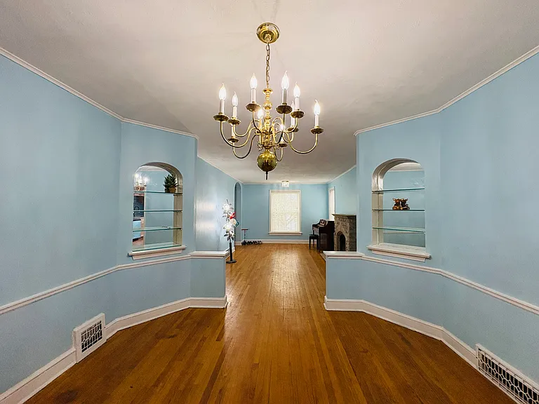 8751 Bridgeport Ave — Photo 5