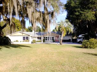 9501 Silver Lake Dr, Leesburg, FL 34788