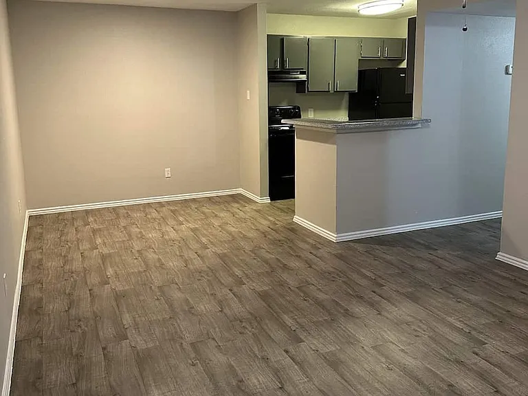 Fairway Square Apartments — Photo 29