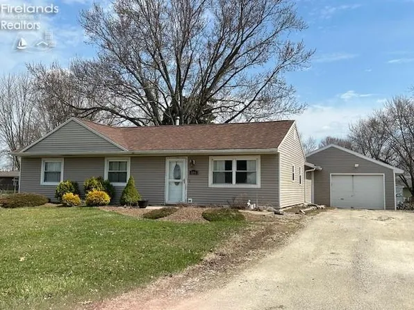 1094 Millbrook Dr, Fremont, OH 43420