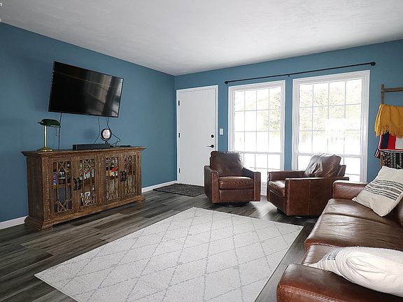 3rd image of 28 Elmwood Dr