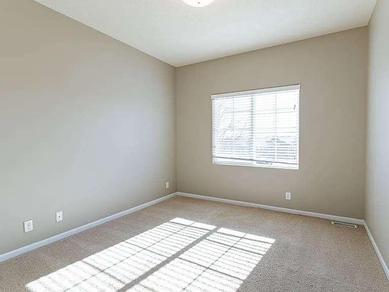 19160 Drexel Cir — Photo 13