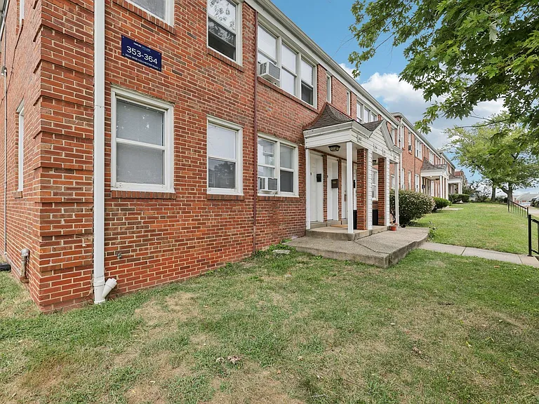 Oaklee Village Apartments — Photo 44